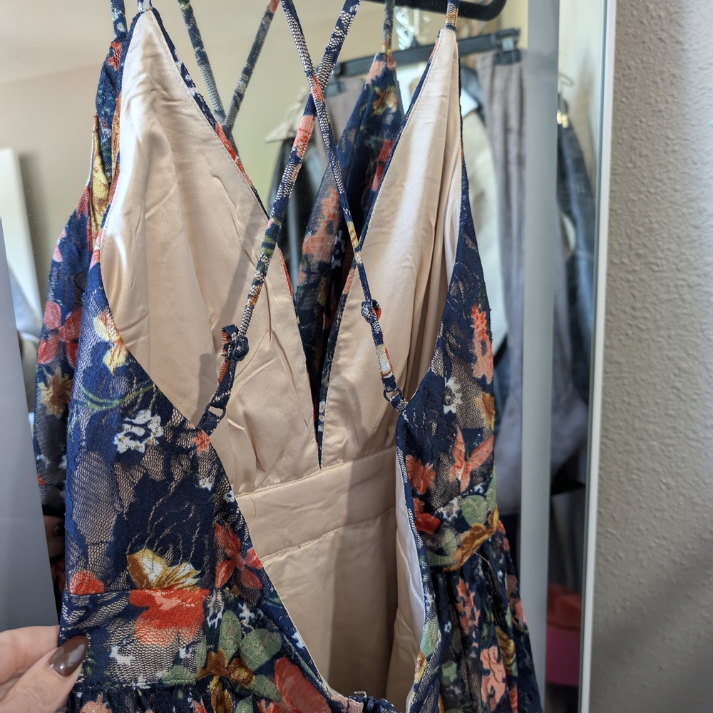 Elegant Floral Deep V-Neck Maxi Dress - Picture 3 of 5